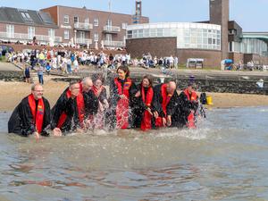 PastorInnen im Meer