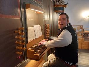 Florian an der Orgel