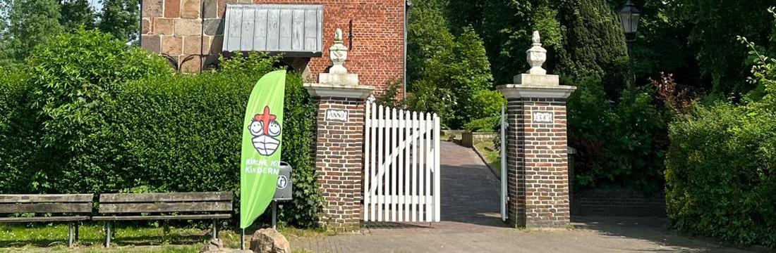 neuende-kirche-kinder-fahne